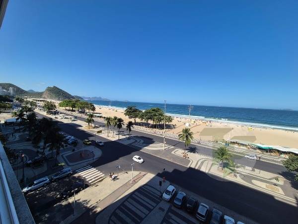 4Qtos com vista para a praia mais famosa do mundo