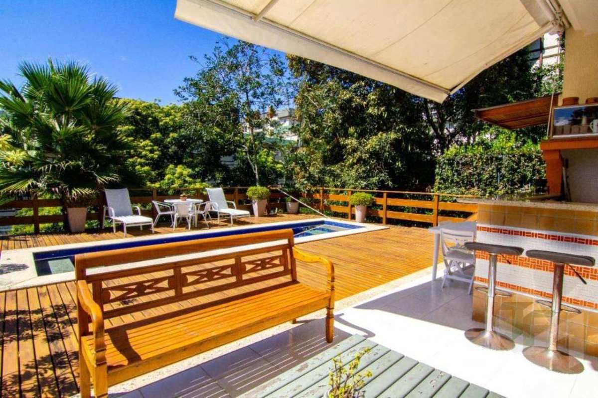 Casa no Condomínio Residências dos Jatobás na Granja Brasil - Itaipava - RJ