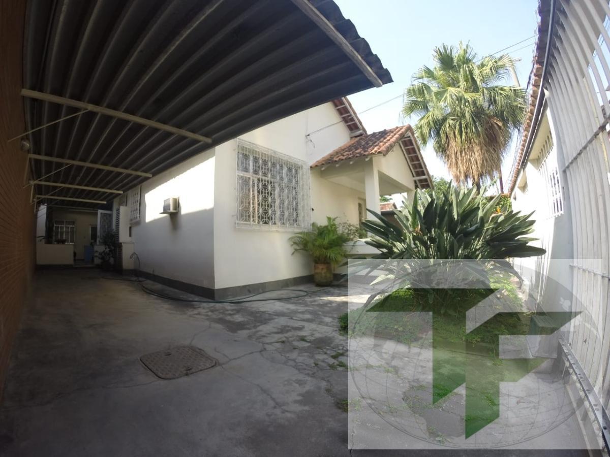 Casa de terreno único em área nobre de Olaria