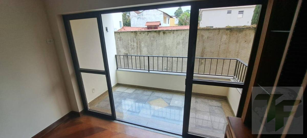 Oportunidade no coração de Teresópolis. Apto de fundos ao verde. Ótimo 3Qtos com suíte e duas vagas - TF Consultoria & Gestão de Imóveis